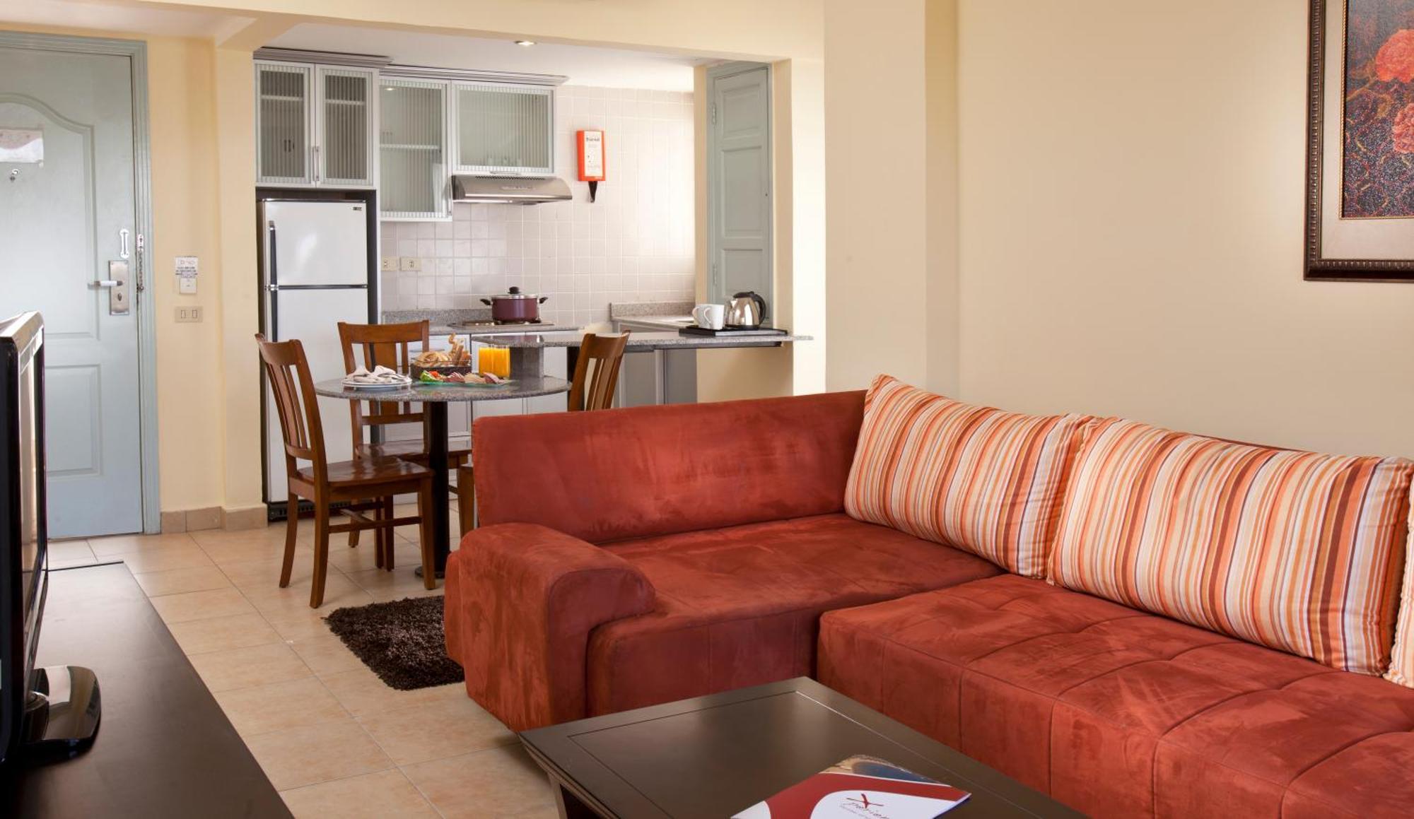 Xperience Kiroseiz Parkland Hotell Sharm el-Sheikh Exteriör bild A living room with a kitchen