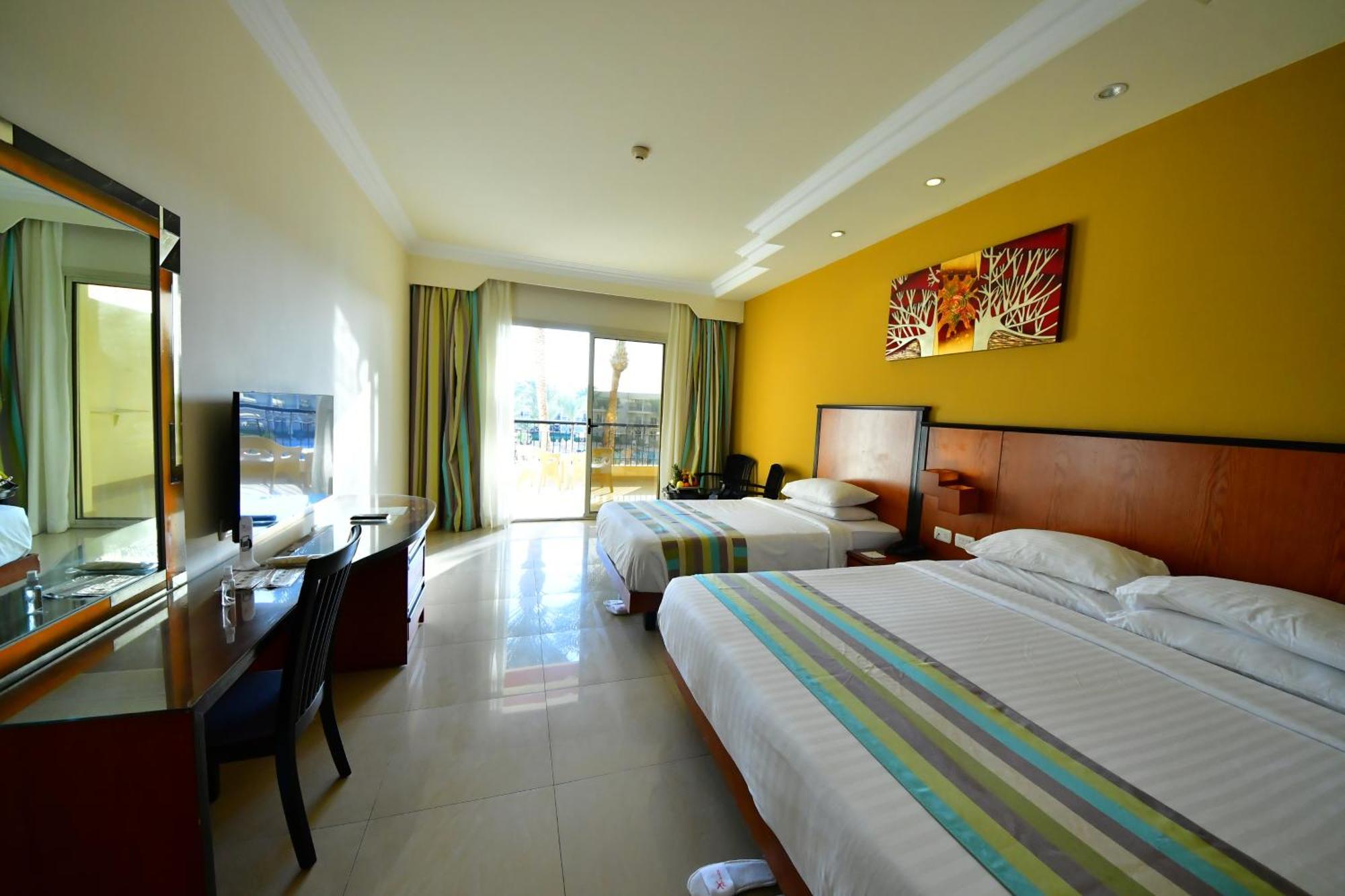 Xperience Kiroseiz Parkland Hotell Sharm el-Sheikh Exteriör bild A room at the hotel