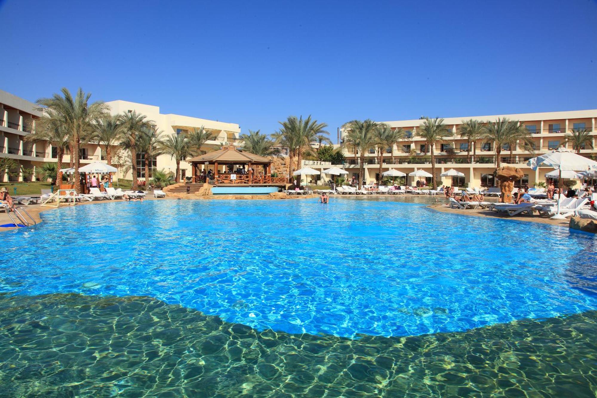 Xperience Kiroseiz Parkland Hotell Sharm el-Sheikh Exteriör bild The pool at the Hilton Sharm El Sheikh