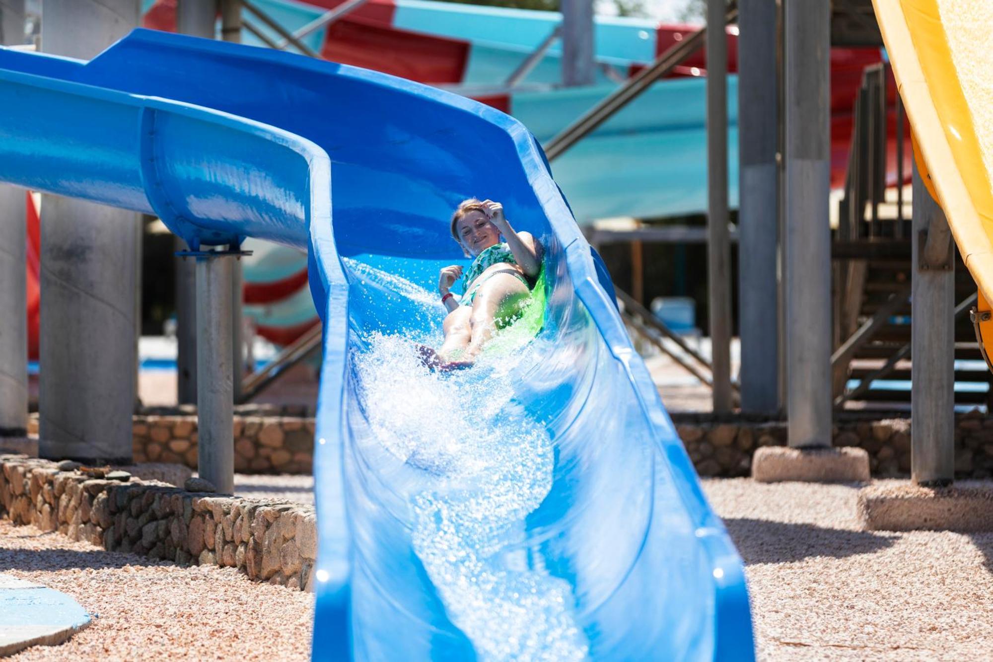 Xperience Kiroseiz Parkland Hotell Sharm el-Sheikh Exteriör bild A child on a water slide