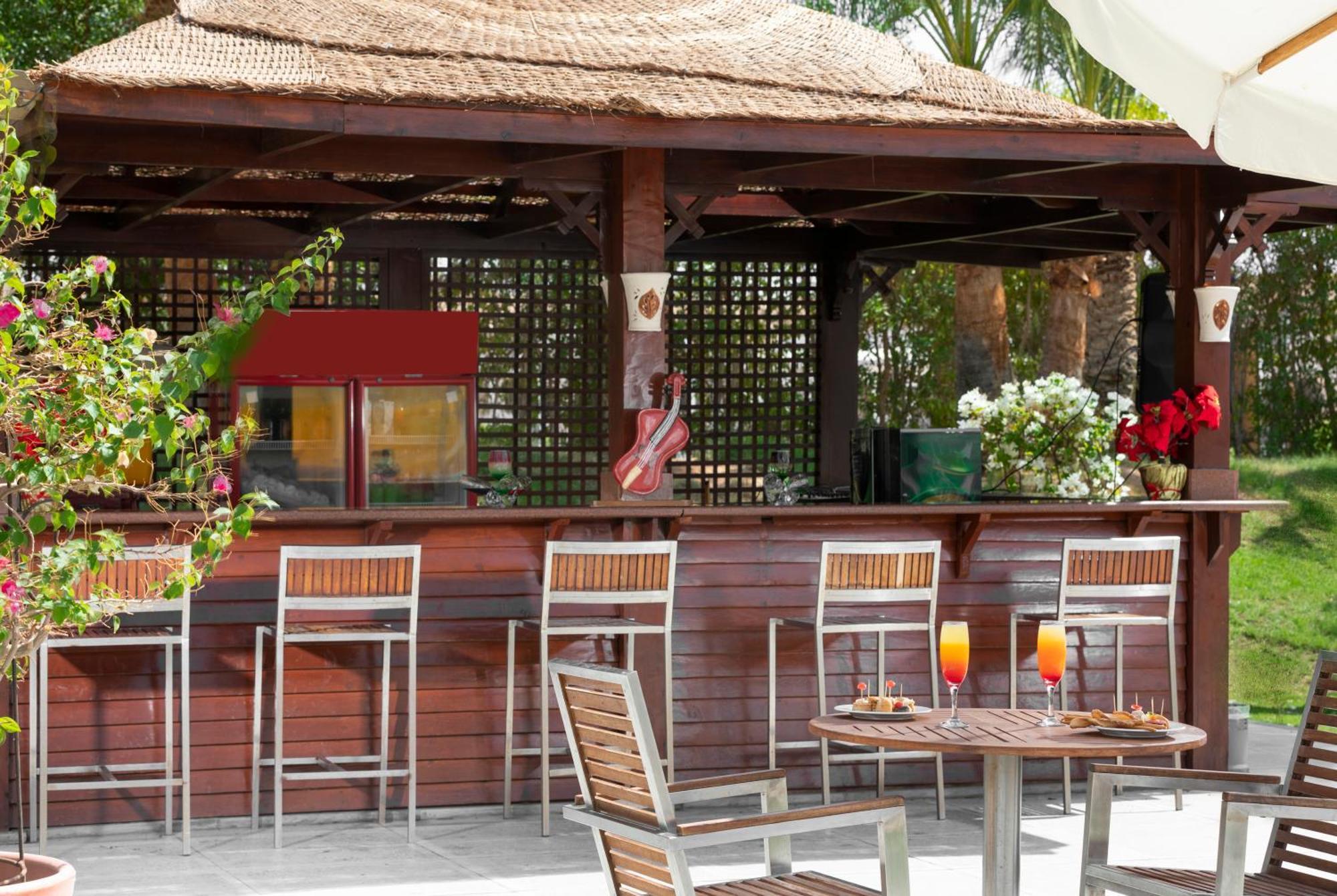 Xperience Kiroseiz Parkland Hotell Sharm el-Sheikh Exteriör bild The Pool Bar